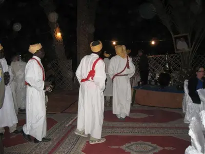 a group of people dressed in white standing together at gîte les jardins in Goulmima