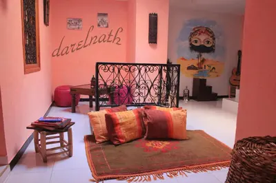 a room with a couch with colorful pillows in it at Maison d'hôtes Dar El Nath in Ouarzazate