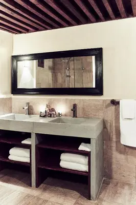 a bathroom with a sink and a mirror at Chaq Chaq in Fès