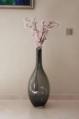 a black vase with flowers in it on a table at Prestigia Fès in Fès