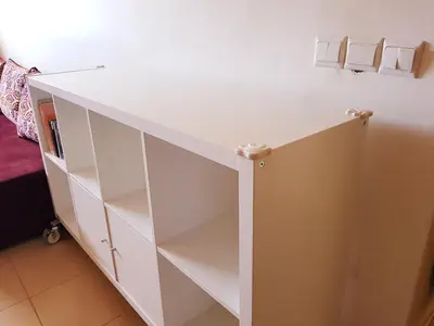 a room with a white cabinet with white shelves at Un havre de paix à Ifrane in Ifrane