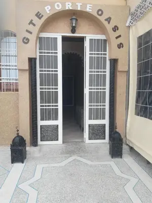 an entrance to the portico of a building with a white door at Gite porte oasis in Er Rachidia
