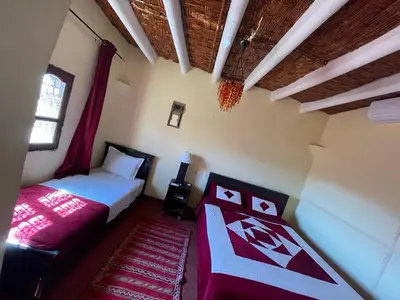 a bedroom with two beds in a room at Tizi Maison d'Hôtes in Telouet
