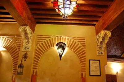 a hallway with a vaulted ceiling and a chandelier at Riad Benchekroun in Meknès