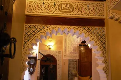 an archway in a house with an ornate wall at Riad Benchekroun in Meknès