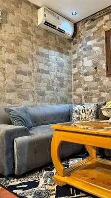 a living room with a couch and a table at Salam appartement climatisé hiver et été in Azrou
