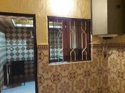 a bathroom with a window and a mirror on the wall at Appartement Moderne 3 Chambres in Fès