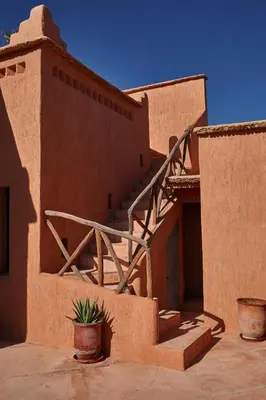 a building with a staircase in the desert at Riad Caravane in Aït Ben Haddou