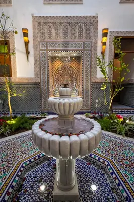 a fountain in the middle of a building at Riad Sidrat Fes in Fès