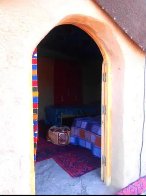 an archway in a room with two beds at Camp Cheri Beri in Mhamid