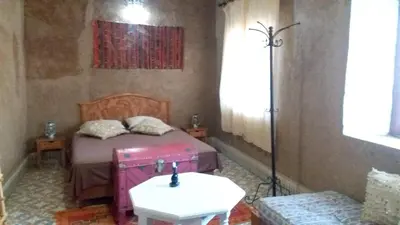 a small bedroom with a bed and a table at Spacious House in Hassilabied in Hassilabied