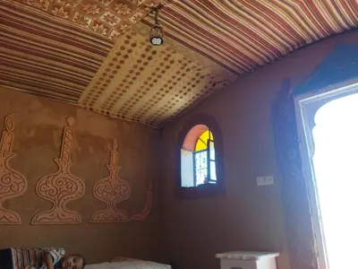 a room with a ceiling and a stained glass window at les dunes D'or in Tagounite