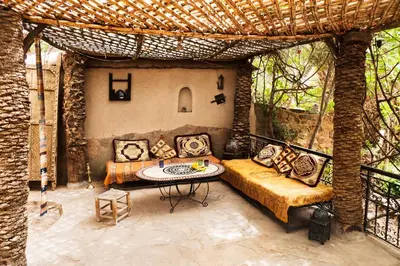a living room with a couch and a table at Le Chant Des Palmiers in Agdz