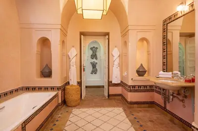 a bathroom with a tub and a sink and a mirror at Superbe Villa Y - Calme & sureté - Piscine privée & gouvernante in Marrakech