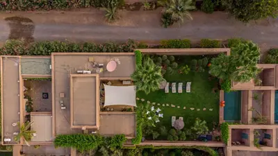 an overhead view of a house with a garden at Superbe Villa Y - Calme & sureté - Piscine privée & gouvernante in Marrakech