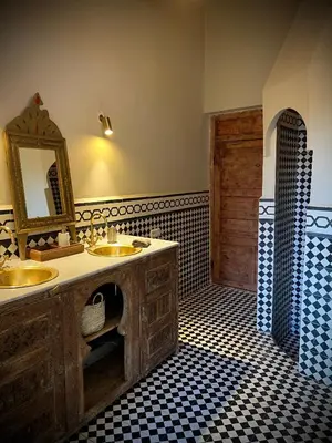 a bathroom with two sinks and a mirror at Aux portes de Marrakech Villa Arts & Déco avec piscine in Marrakech