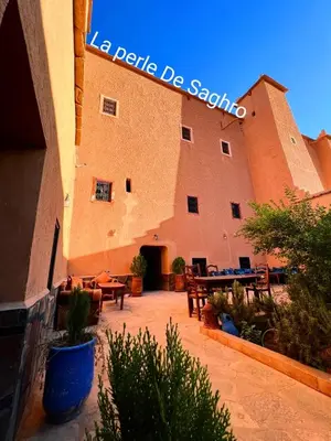 a building with a sign that reads la peedia de sedoria at La perle de saghro in Nkob