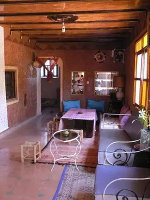 a living room with a couch and a table at Gte Tawada - Haut-atlas - Chambre pour 2 Personnes in Ikhf nʼIghir