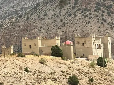 an old building in the middle of the desert at KASBAH Atlas-Aberdouz in Aït Hattab