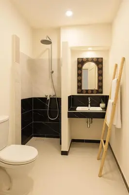 a bathroom with a shower and a toilet and a sink at Grotte Salwa in Aït Ben Haddou
