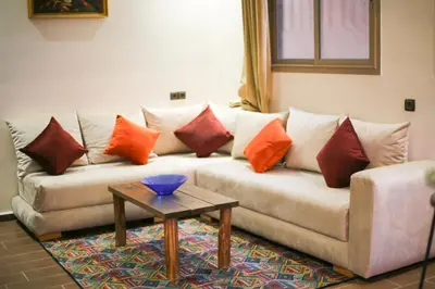 a living room with a couch with pillows on it at Issli appartment climatisé hiver et été in Azrou