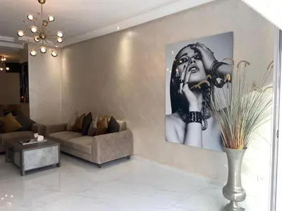 a living room with a couch and a painting on the wall at Bloemen Huis in Fès