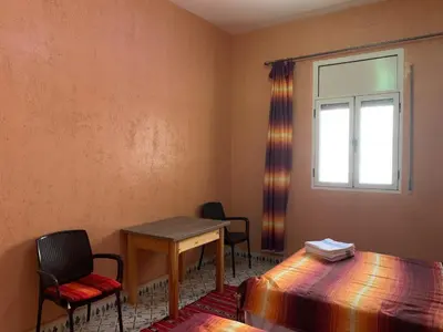 a room with a table and chairs and a window at Birgits Bed & Bistro, Garage für Biker kostenlos in Madkhal Meski