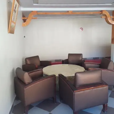 a meeting room with a table and chairs at ESPACE INOV IMILCHIL in Imilchil