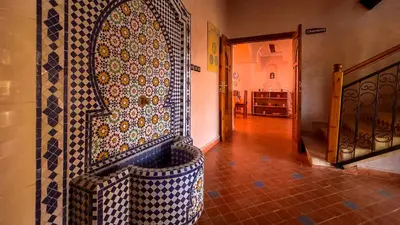 a hallway with a wall with a tile pattern at Hotel Rayyan l 'Escale in Ouarzazate