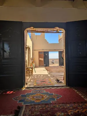 an open door into a room with a view of the beach at LA PETITE MAISON DU LAC IRIKI in Foum Zguid