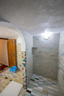 a bathroom with a tiled floor and a ceiling at Riad Fes Elite in Fès