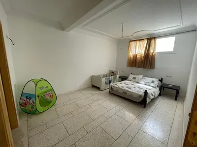 a bedroom with a bed and a window at Appartement 2 chambres avec lit bébé in Fès