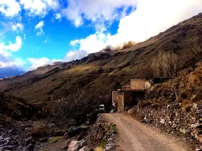 a dirt road on the side of a mountain at Gite entre les Vallées in Tacheddirt