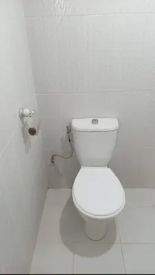 a bathroom with a white toilet in a stall at Chez L'habitant Brahim kanih in Anzel