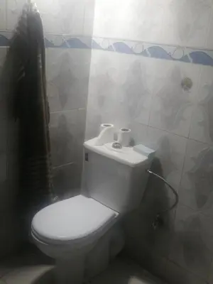 a bathroom with a toilet and a sink at Magnifique appartement avec un bon emplacement in Fès