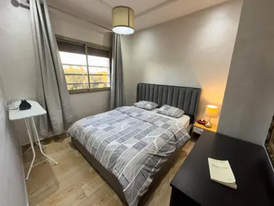 a small bedroom with a bed and a window at Appartement Luxueux, 2 chambres, à 300m de la Gare de train in Fès