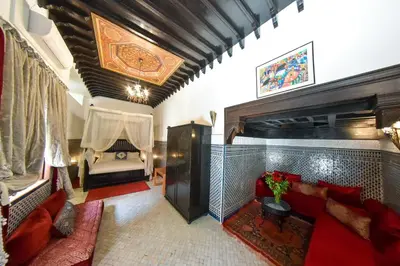 a living room with a couch and a bed at Riad Yacout in Meknès