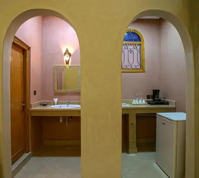 a bathroom with two sinks and a mirror at Kasbah Sirocco in Zagora