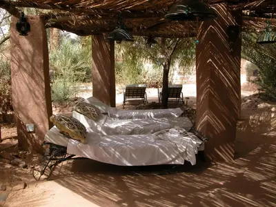 a group of beds under a pergola at Le Drom'blanc in Mhamid