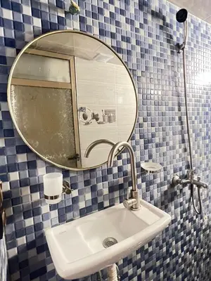 a bathroom with a sink and a mirror at Appartement calme in Fès