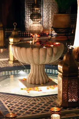 a fountain in the middle of a swimming pool at Riad Alya in Fès